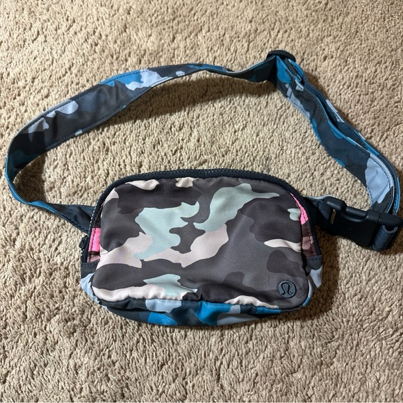 lululemon athletica Handbags - Lululemon Womens Everywhere Belt Bag Heritage Camo Brown Blue Pink Green